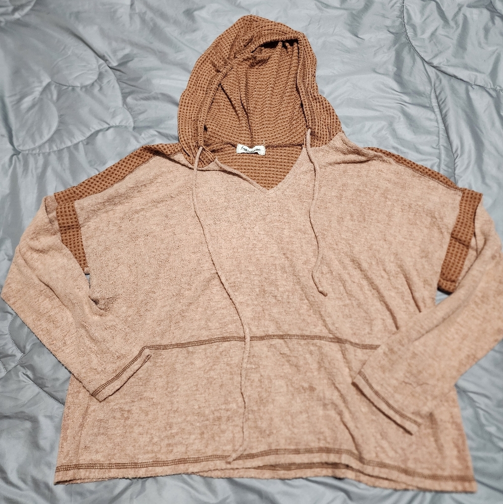 Impressions tan long sleeve shirt with hood. EUC. Women's medium.